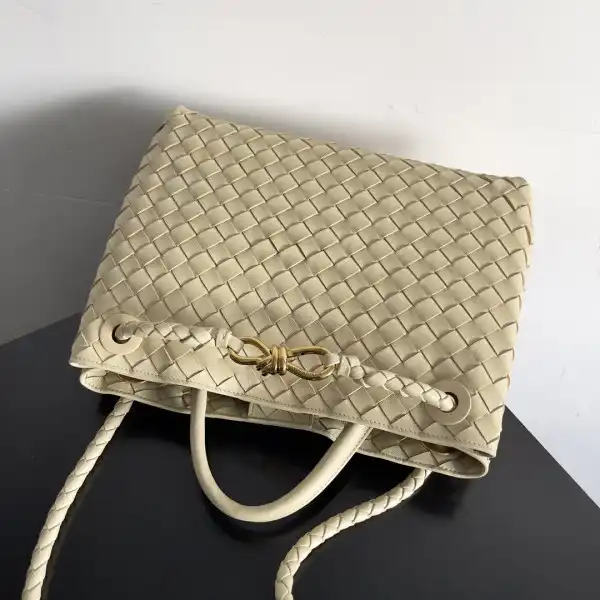 First Bag Ru BOTTEGA VENETA MEDIUM ANDIAMO