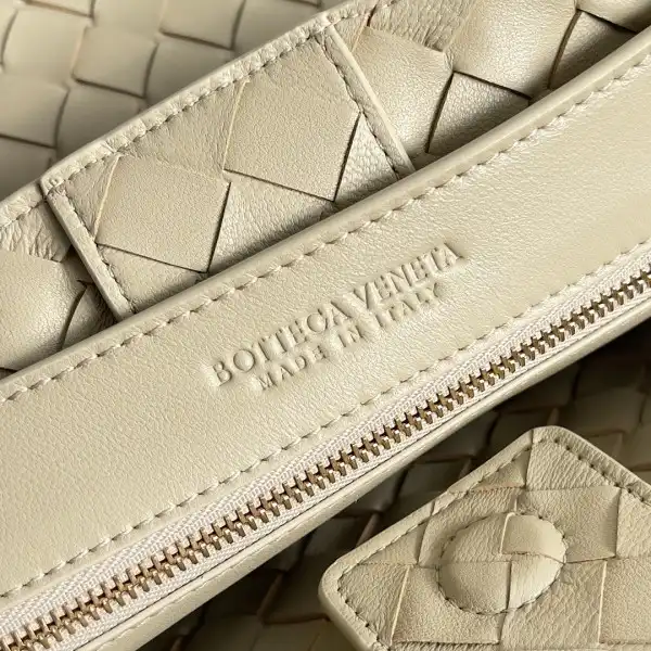 First bag ru BOTTEGA VENETA MEDIUM ANDIAMO