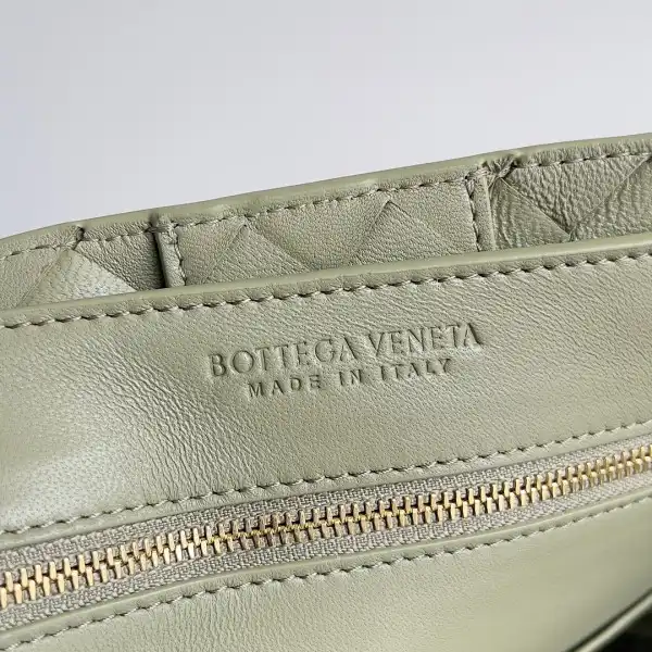 BOTTEGA VENETA MEDIUM ANDIAMO