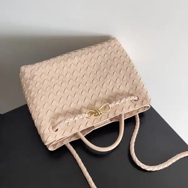 First bag ru BOTTEGA VENETA MEDIUM ANDIAMO