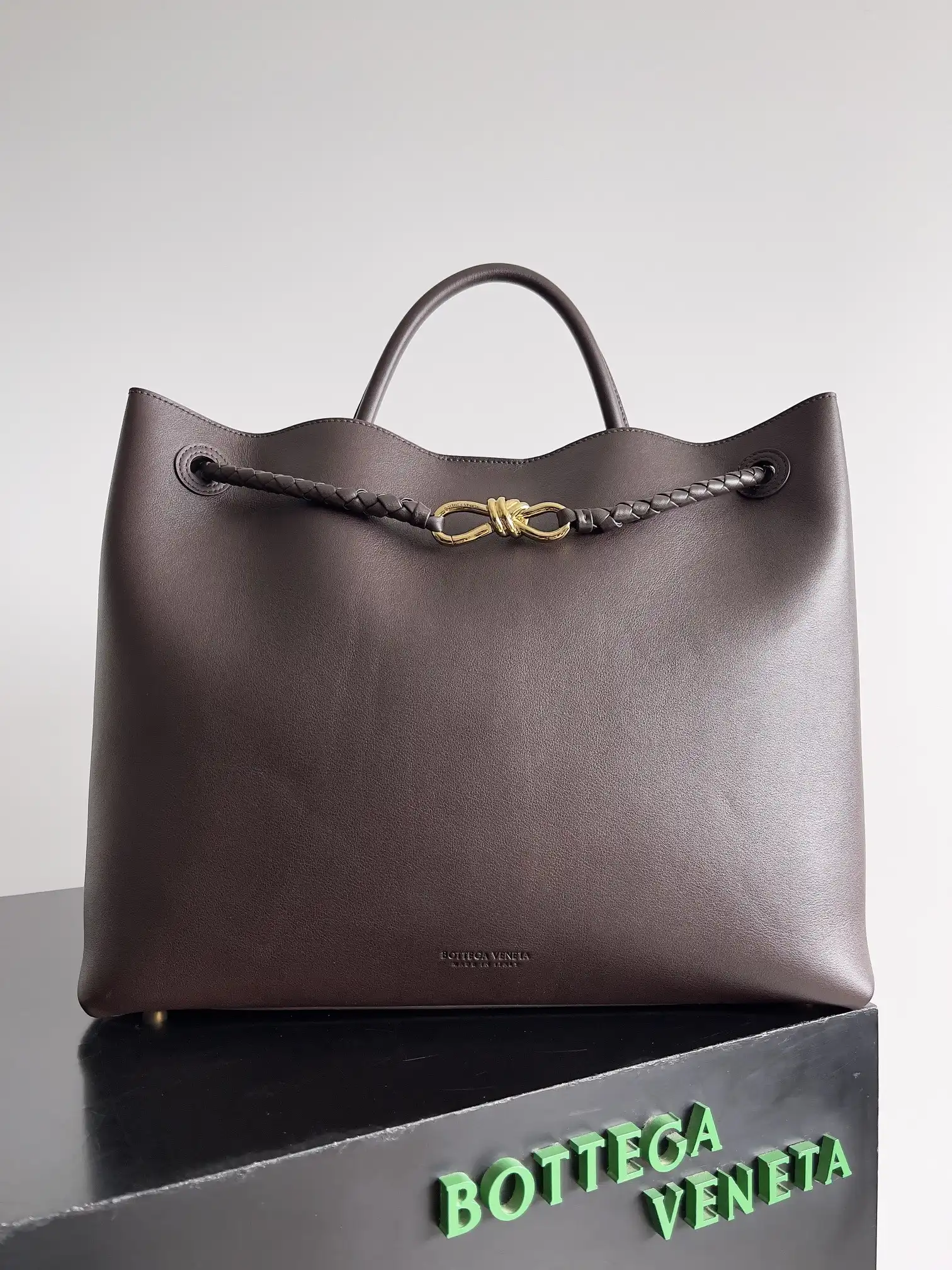 BOTTEGA VENETA LARGE ANDIAMO-45*22*34CM