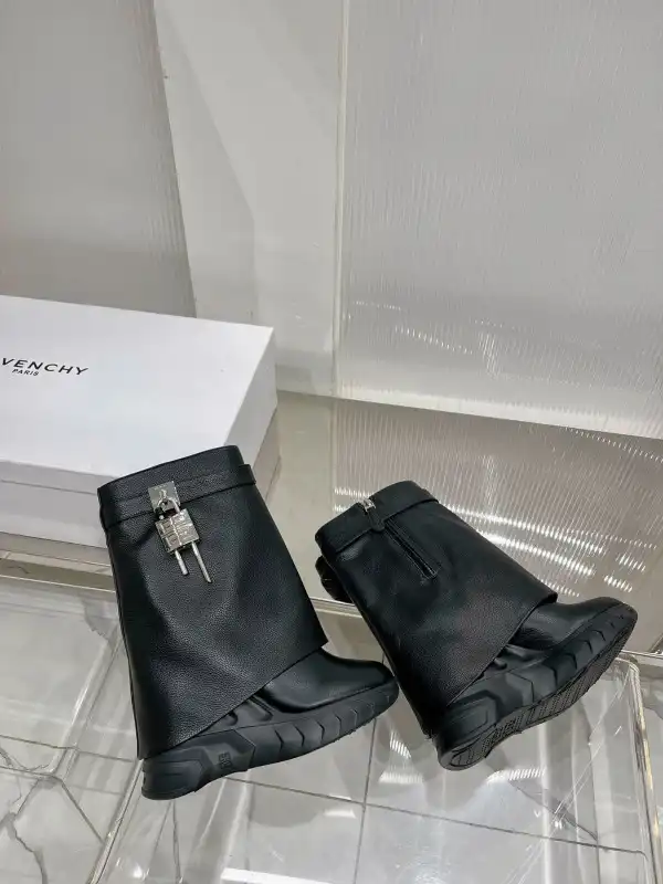 Bagsoffer Gienvchy Boots