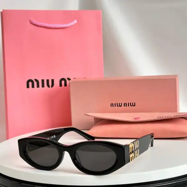 MIUMIU SUNGLASSES