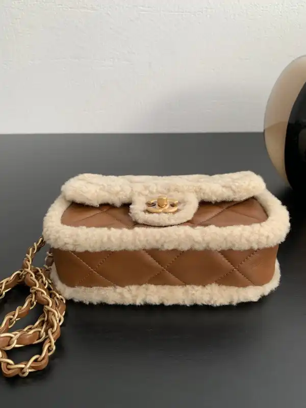 CHANEL FLAP BAG 23CM