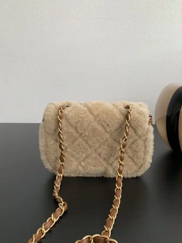 CHANEL FLAP BAG 23CM