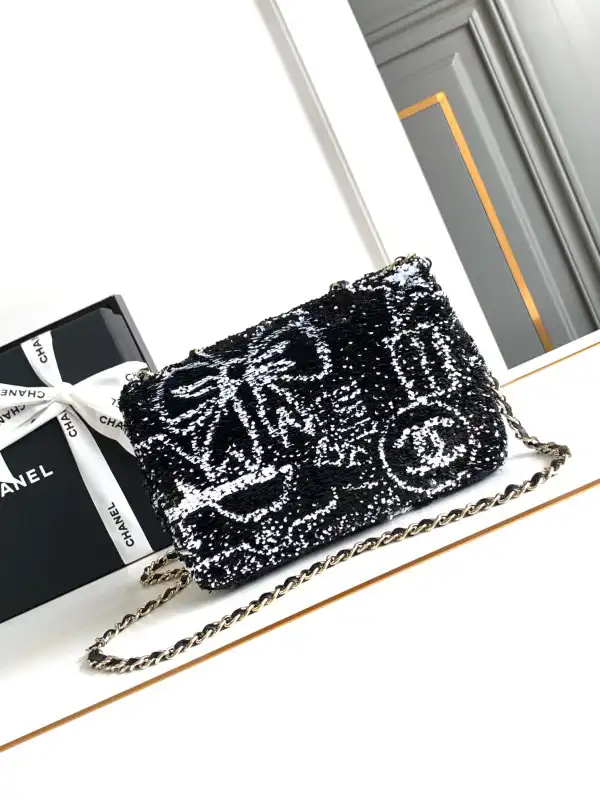 CHANEL FLAP BAG 20CM