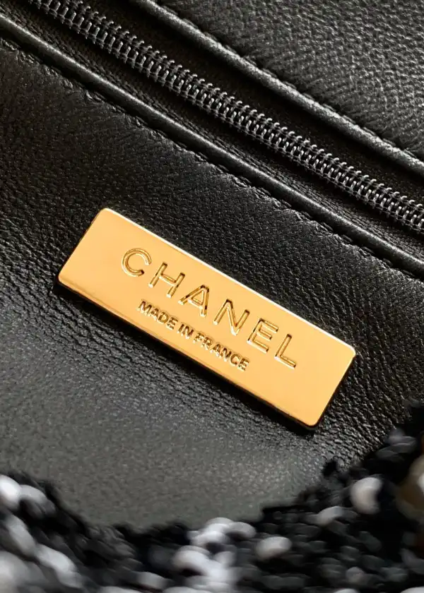 CHANEL FLAP BAG 20CM