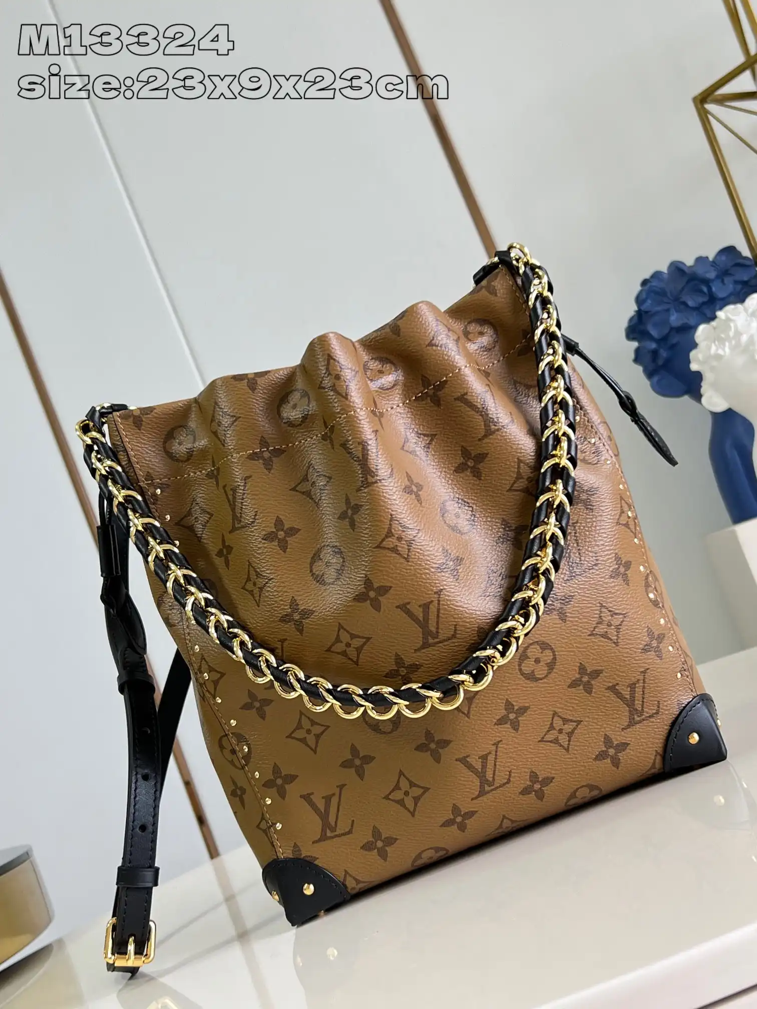 First bag ru Louis Vuitton Noé Trunk PM