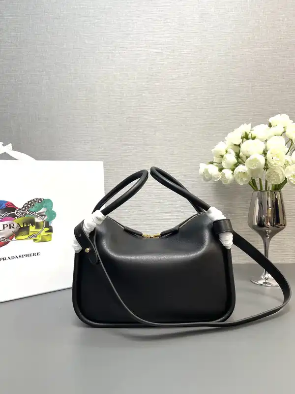 Bagsoffer Prada Darling leather handbag