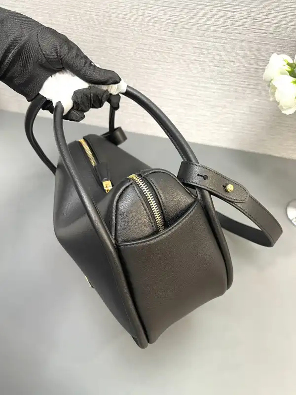 Bagsoffer Prada Darling leather handbag