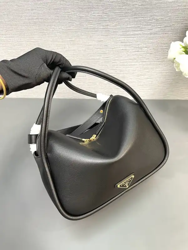 Bagsoffer Prada Darling leather handbag