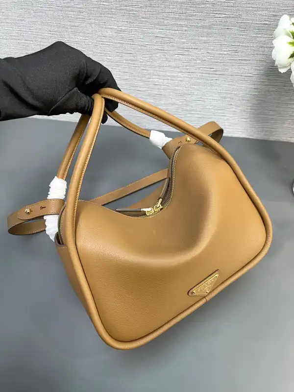 Bagsoffer Prada Darling leather handbag