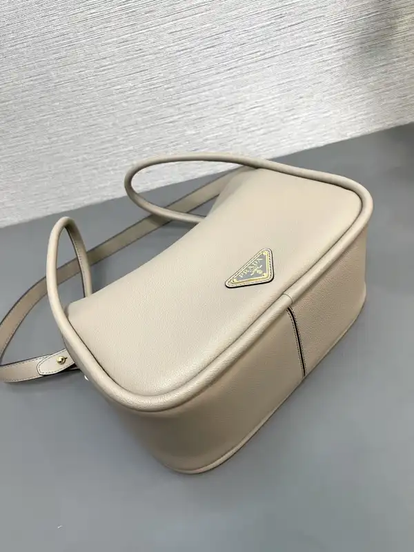 Bagsoffer Prada Darling leather handbag