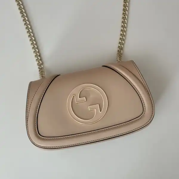 First bag ru Gucci Blondie mini shoulder bag