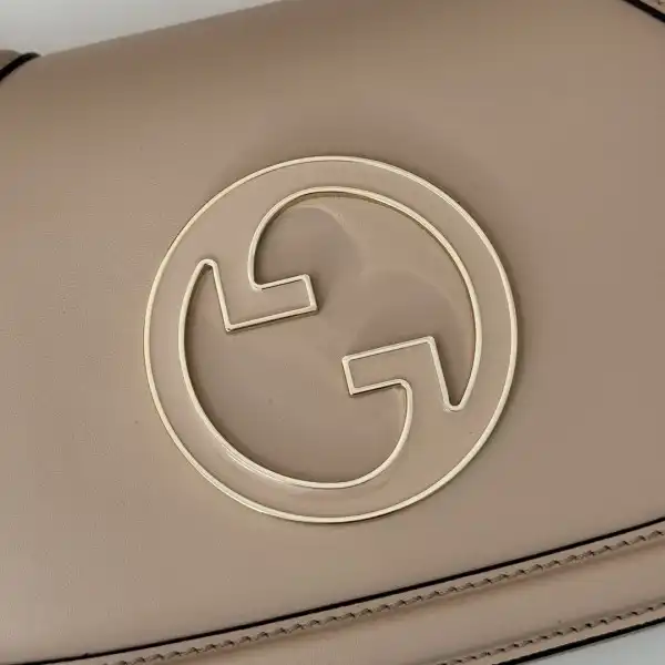 Bagsoffer Gucci Blondie small shoulder bag