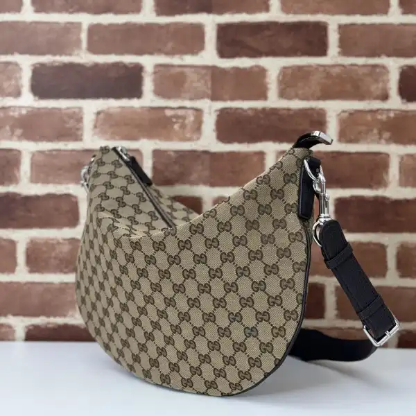 Gucci B medium shoulder bag