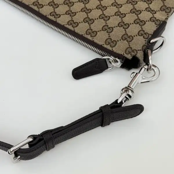 Gucci B medium shoulder bag