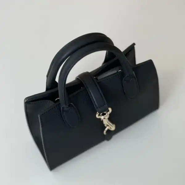 First Bag Ru Gucci Small tote bag with hook CHANELosure