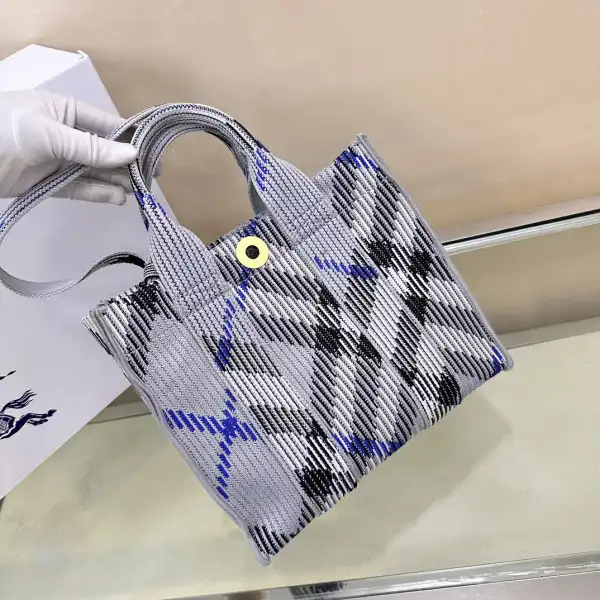 First bag ru Burberry Mini Check Knitted Tote-25*11*22CM