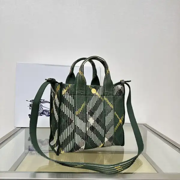 Yupoo bagsoffer Burberry Mini Check Knitted Tote-25*11*22CM