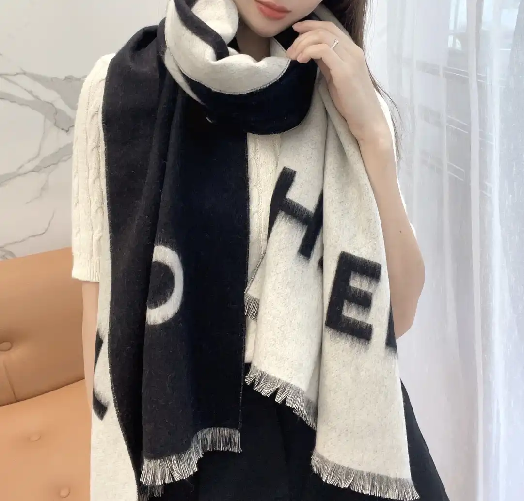 CHANEL Scarf