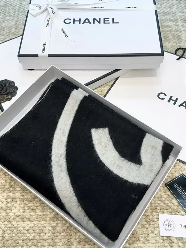 CHANEL Scarf