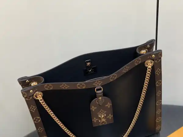 First bag ru Louis Vuitton Nova MM