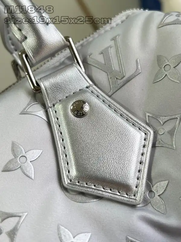 First bag ru LOUIS VUITTON SPEEDY BANDOULIÈRE 25