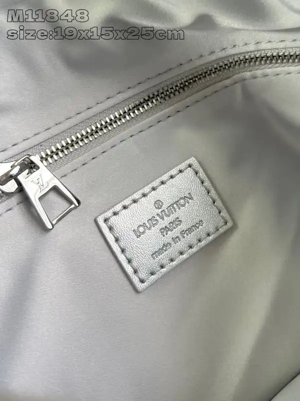 First bag ru LOUIS VUITTON SPEEDY BANDOULIÈRE 25