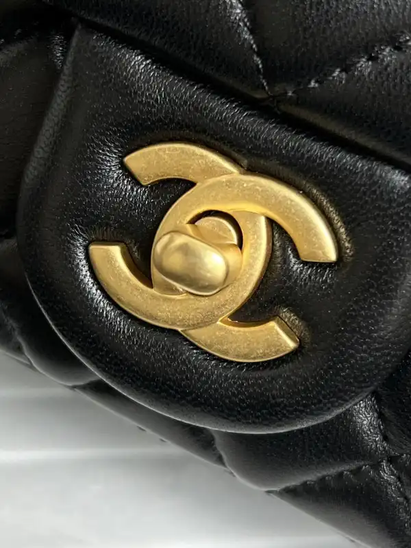 CHANEL FLAP BAG 17CM