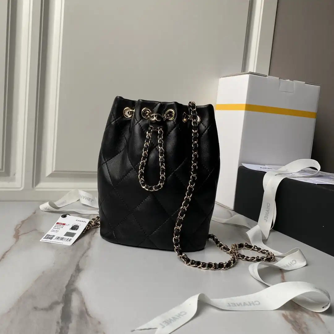 CL BUCKET BAG