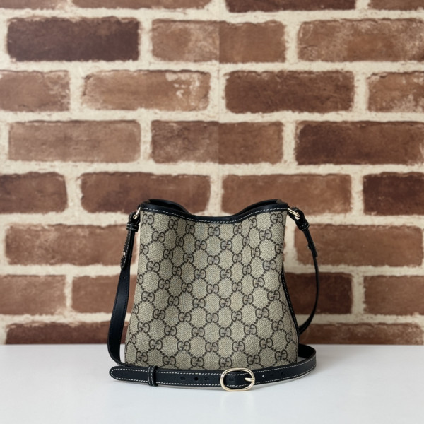 HOT SALE Gucci GG Emblem mini bucket bag