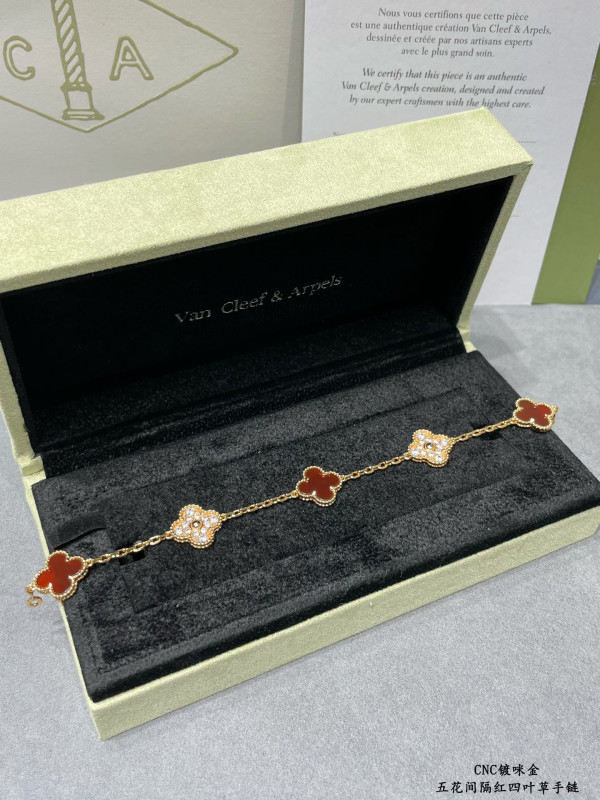 HOT SALE Van Cleef&Arpels Perlée BRACELET