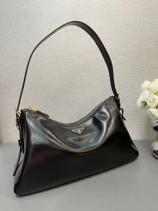 Frstbag ru Prada Aimée large shoulder bag