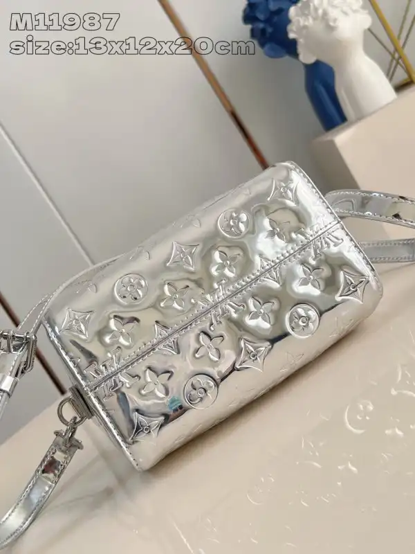 First bag ru LOUIS VUITTON SPEEDY BANDOULIÈRE 20