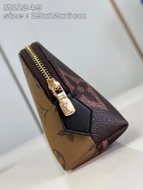 Louis Vuitton Pochette Cosmétique PM