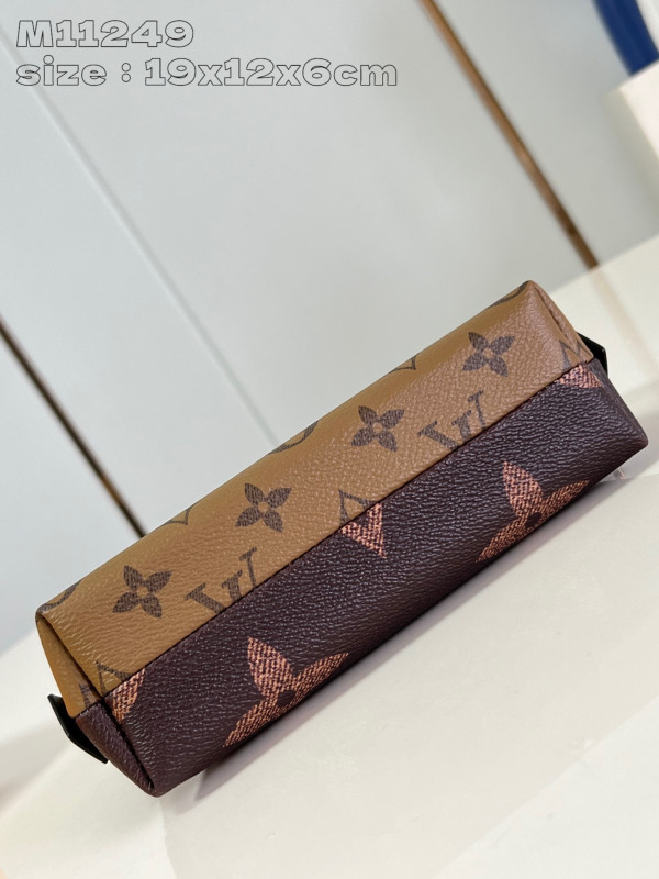 [FREE SHIPPING] Louis Vuitton Pochette Cosmétique PM