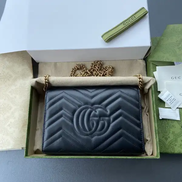 GUCCI GG Marmont super mini bag