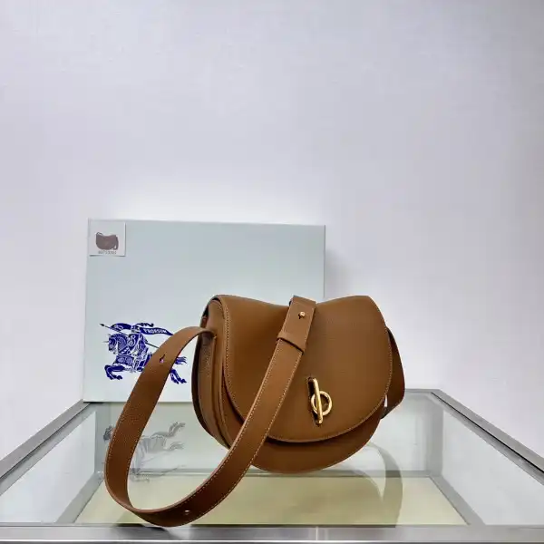 Bagsoffer yupoo Burberry Medium Rocking Horse Bag