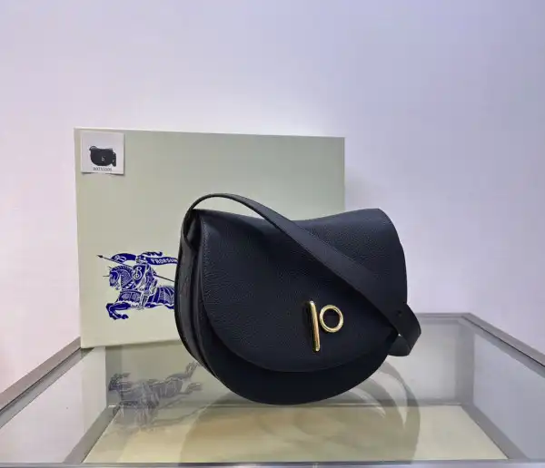 Bagsoffer Burberry Medium Rocking Horse Bag