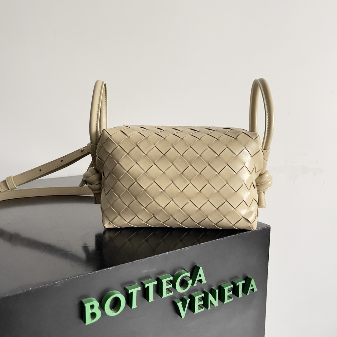 HOT SALE Bottega Veneta Loop Top Handle