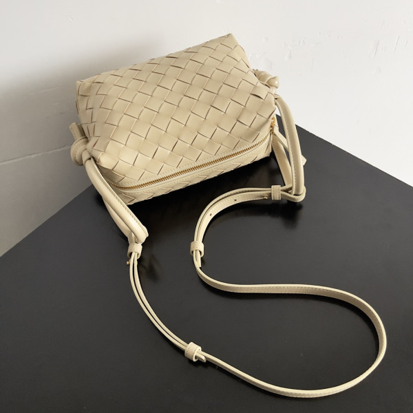 HOT SALE Bottega Veneta Loop Top Handle