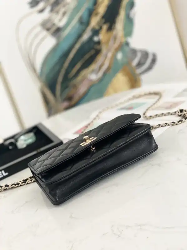 CHANEL TRENDY WOC-19CM