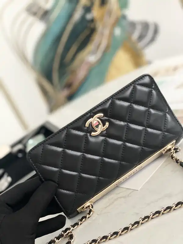 CHANEL TRENDY WOC-19CM