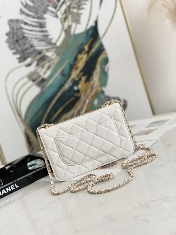 CHANEL TRENDY WOC-19CM