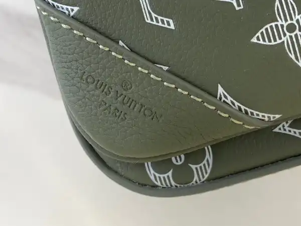 First bag ru Louis Vuitton Trio Jm messenger