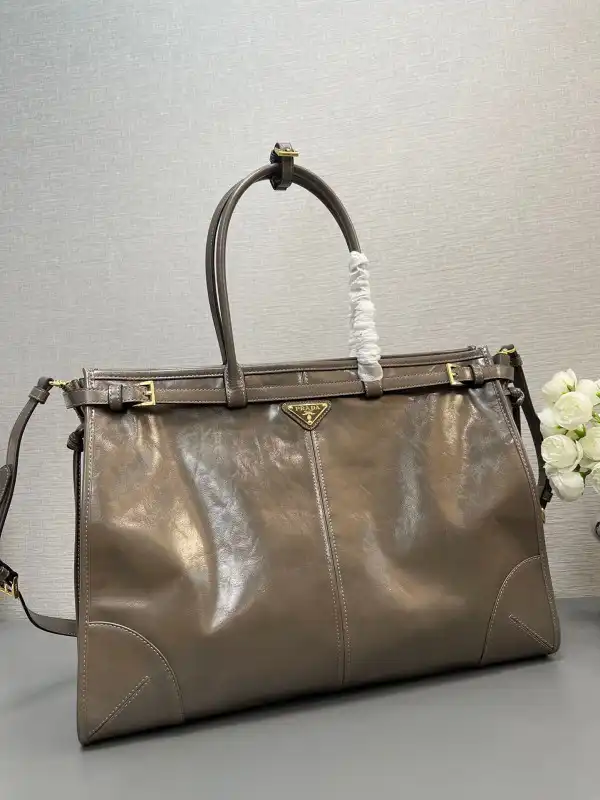 Bagsoffer yupoo Prada Extra large leather handbag