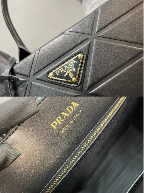 Frstbag ru Medium Prada Symbole leather bag