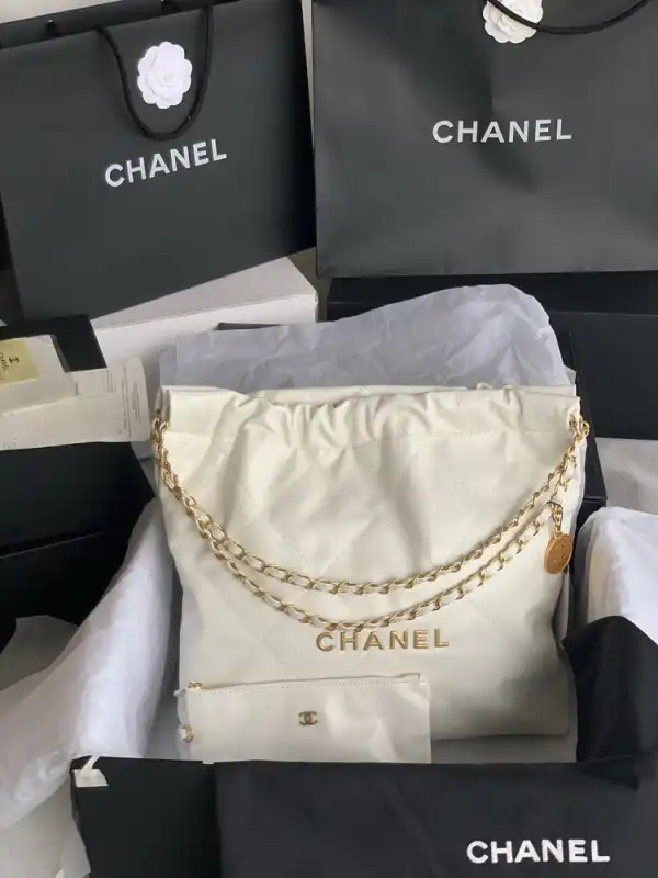 First Bag Ru CHANEL 22 HANDBAG