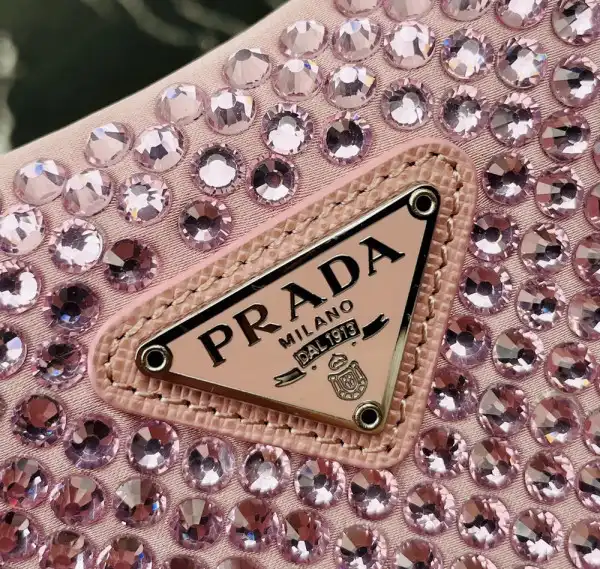 Bagsoffer Prada Re-Edition 2005 satin bag with crystals